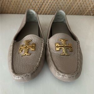 Pretty leather Tory Burch loafers with gold metal detail